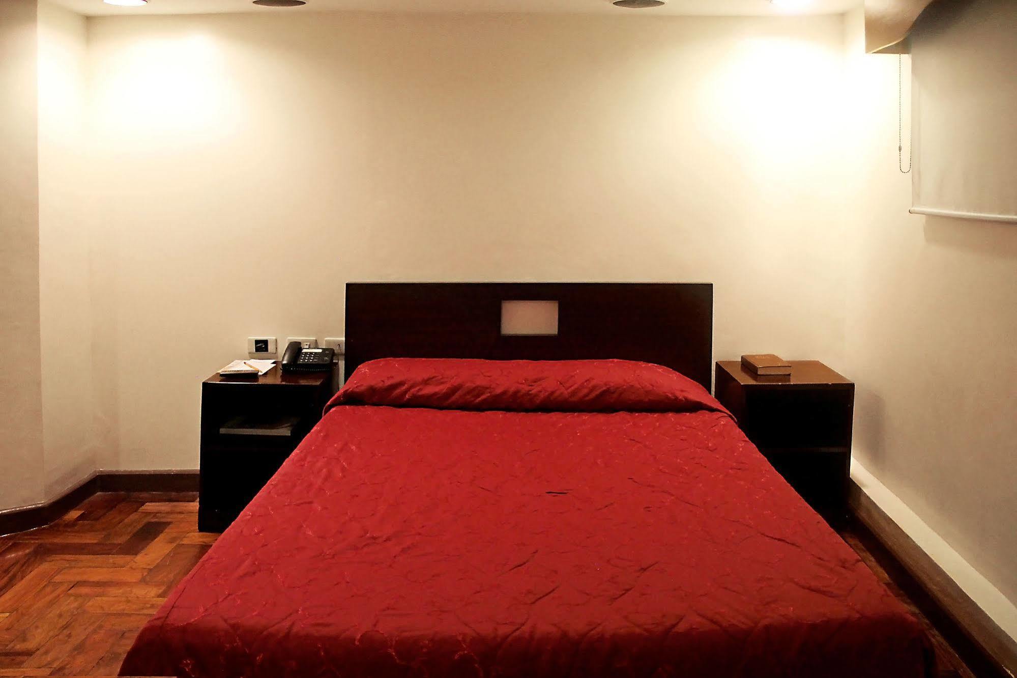 Cherry Blossoms Hotel Манила Экстерьер фото